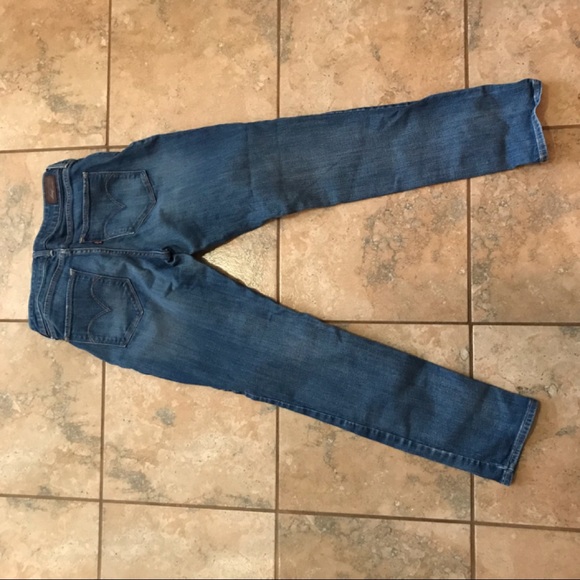 Levi jeans Size 29 fairly used - Picture 3 of 7